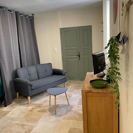 Cozy And Stylish 5 Minutes From Narbonne Apartment *